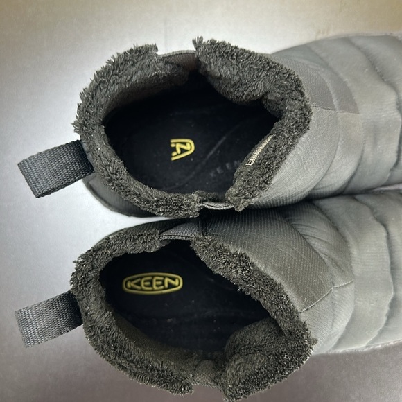 Keen Howser Black Puffer Quilted Pull On Snow Winter Ankle Boots 8 Fur Lined - Picture 10 of 12